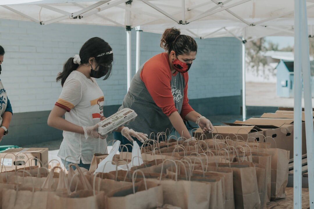 volunteer helping family